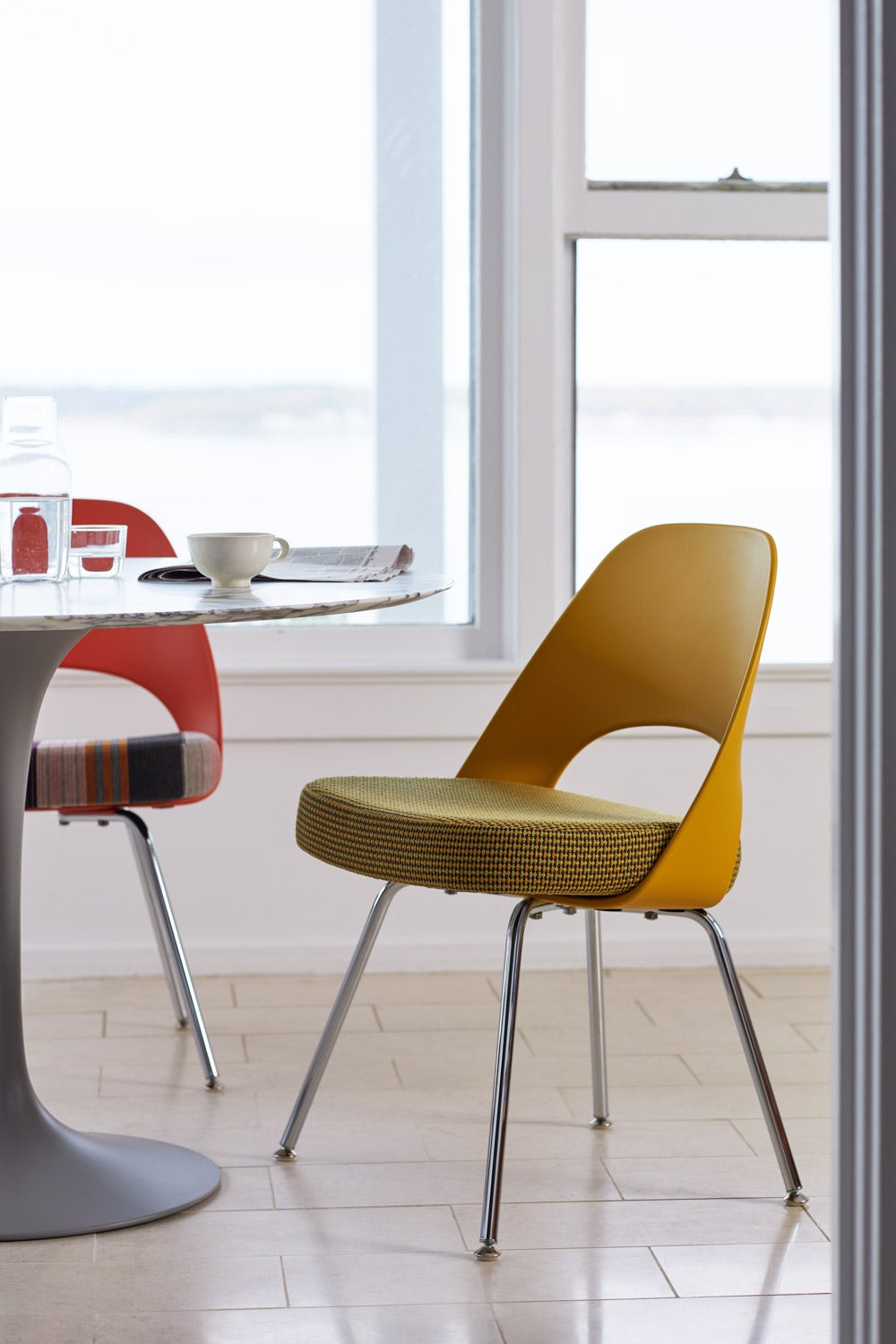 Knoll Saarinen - Executive Armless Chair with Plastic Back