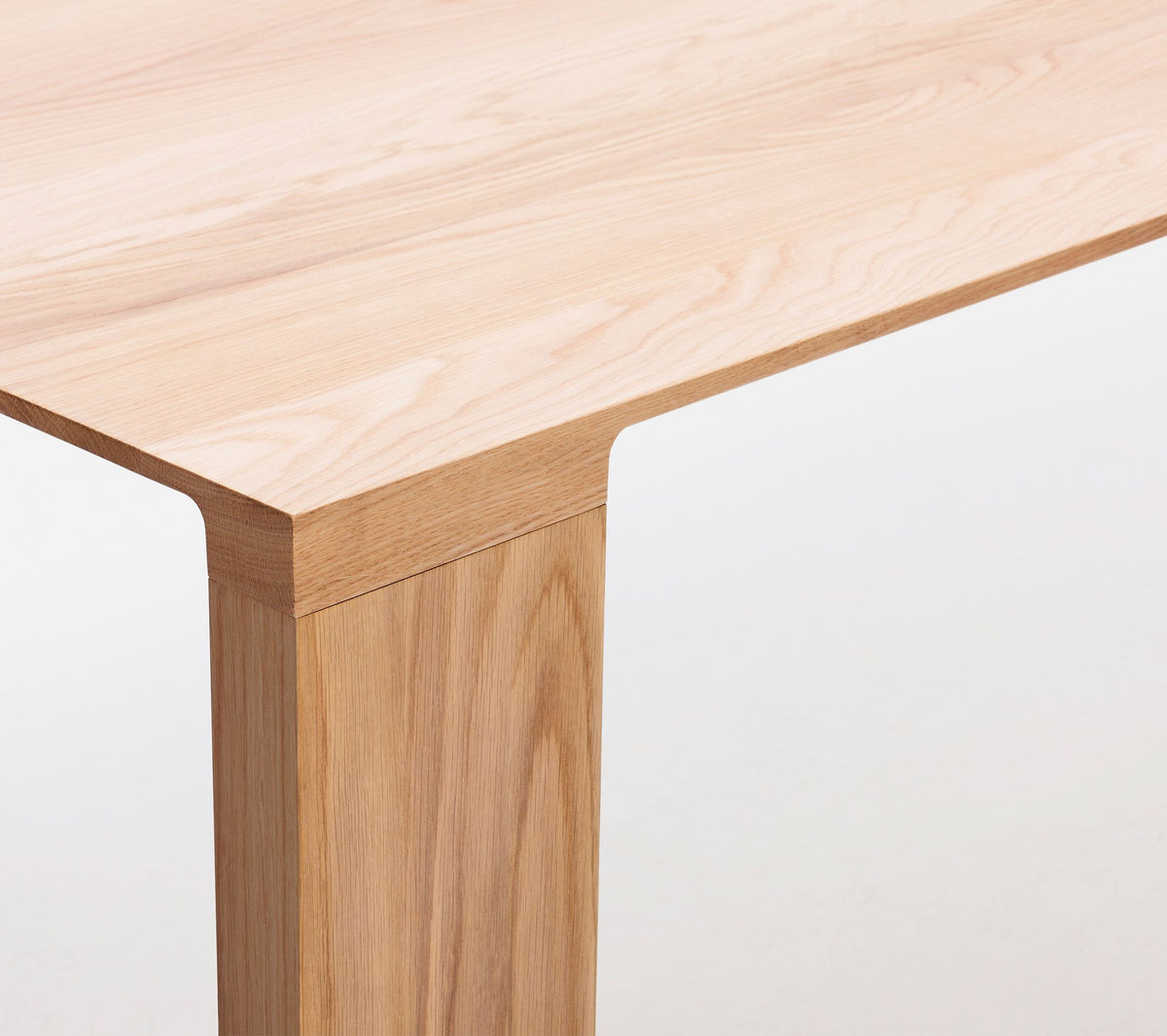 Radii Table by Bensen - lifestyle 17