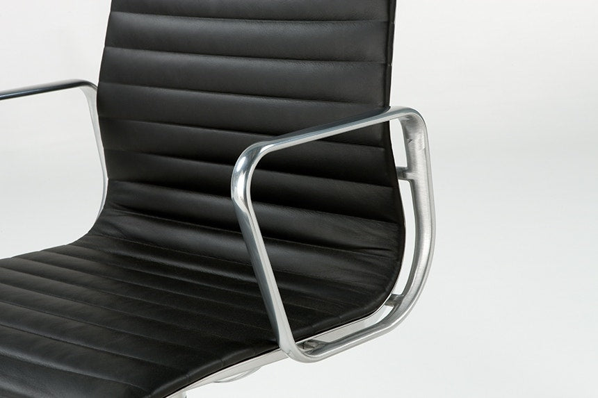 Herman Miller Eames® Aluminum Group Management Chair