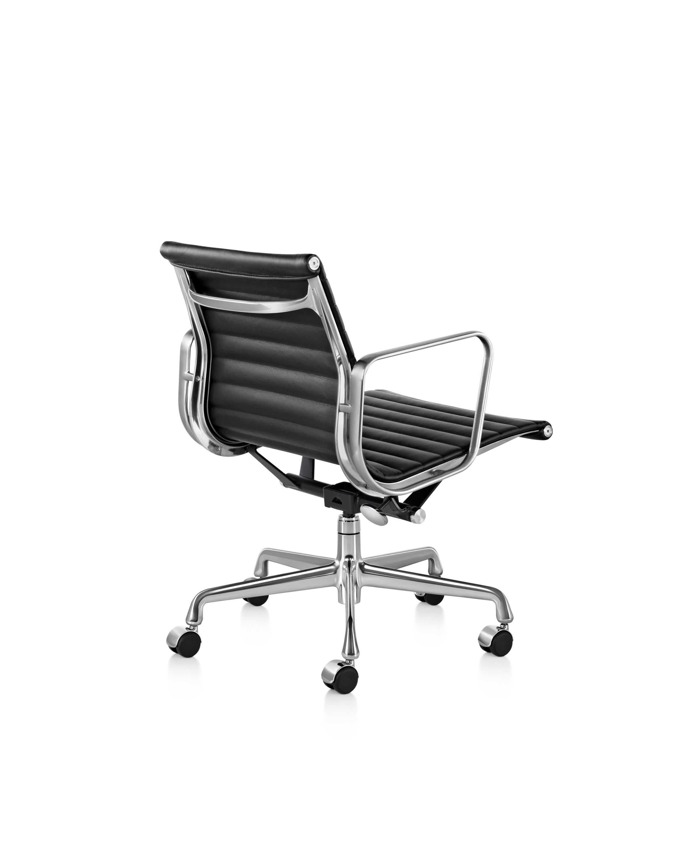 Herman Miller Eames® Aluminum Group Management Chair