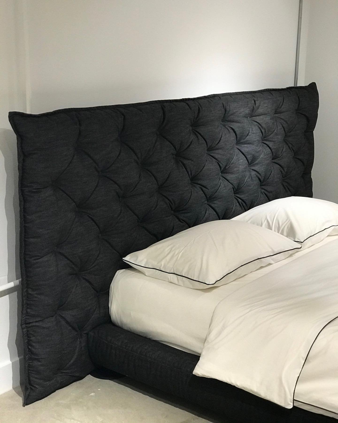'Full Moon' Queen Size Bed by Bonaldo