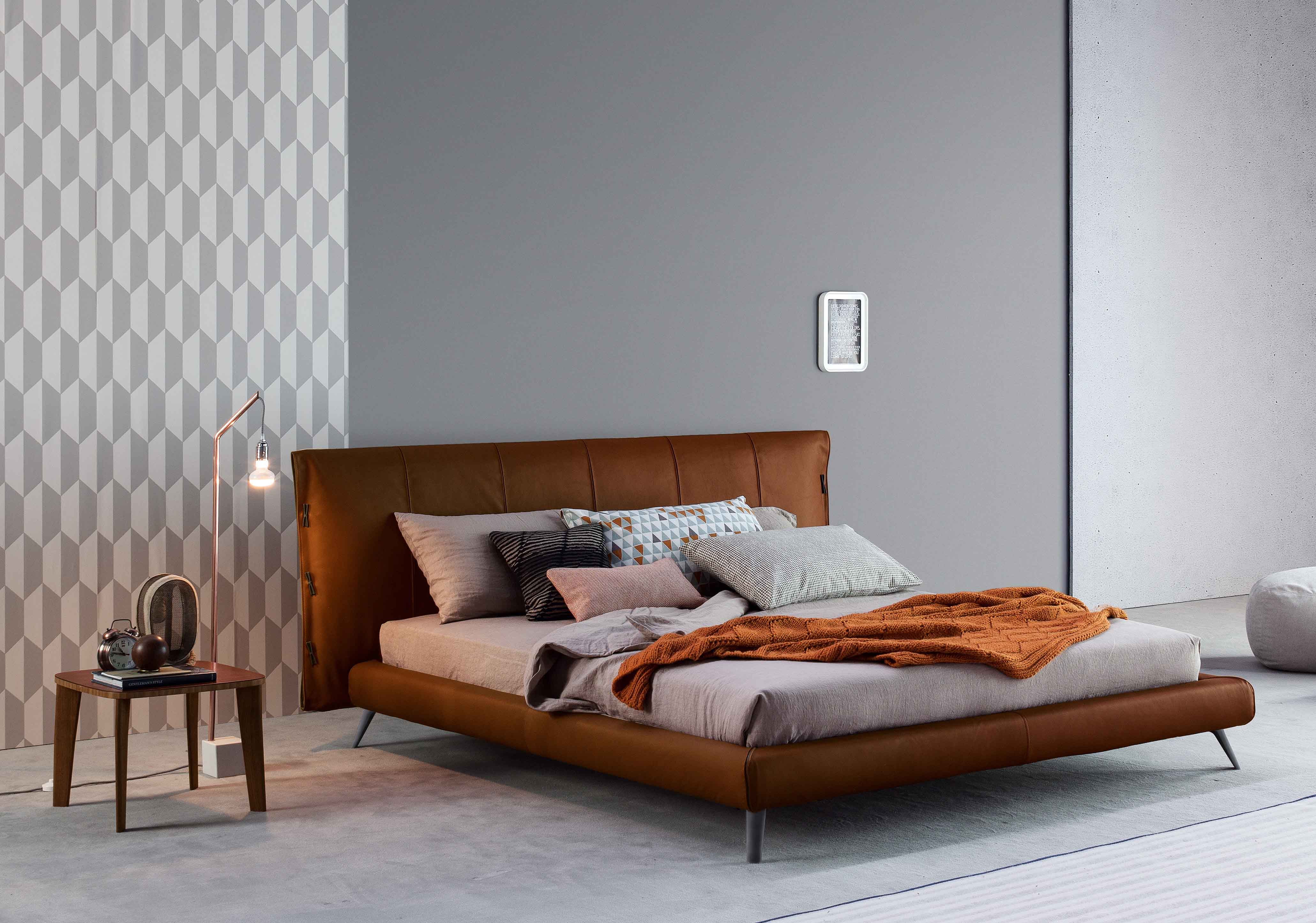 Cuff Bed