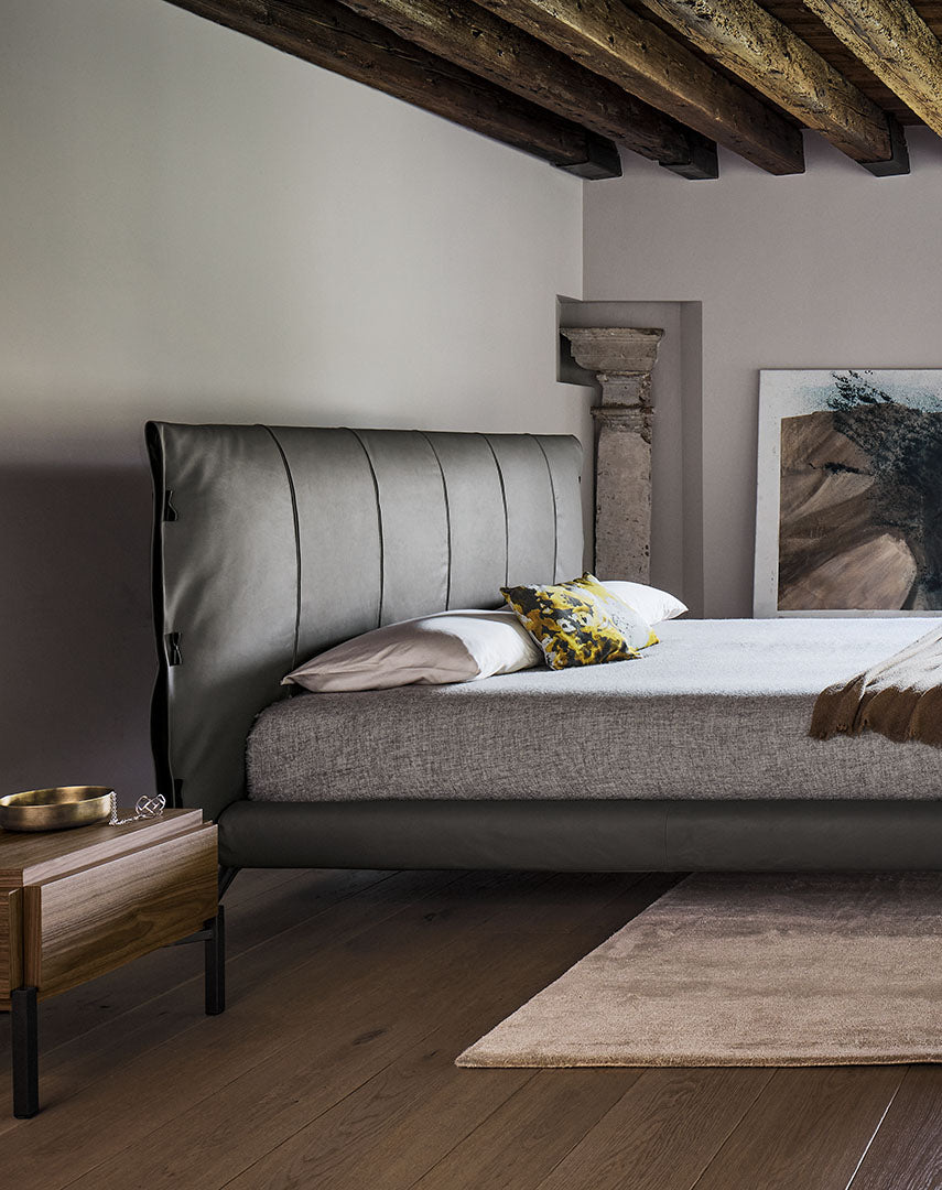 Cuff Bed