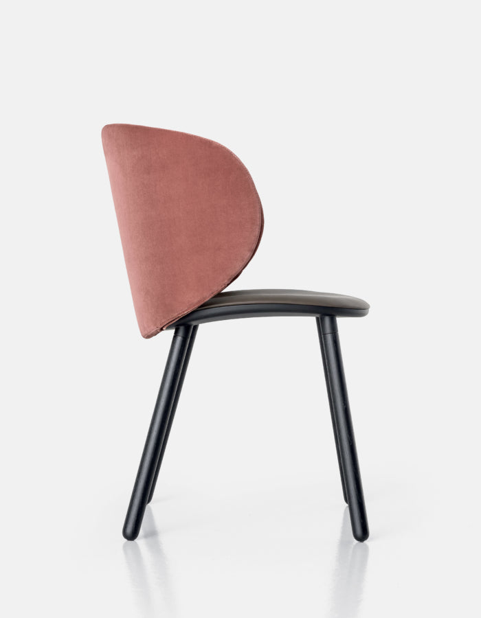 Dua : chaise, fauteuil et tabouret