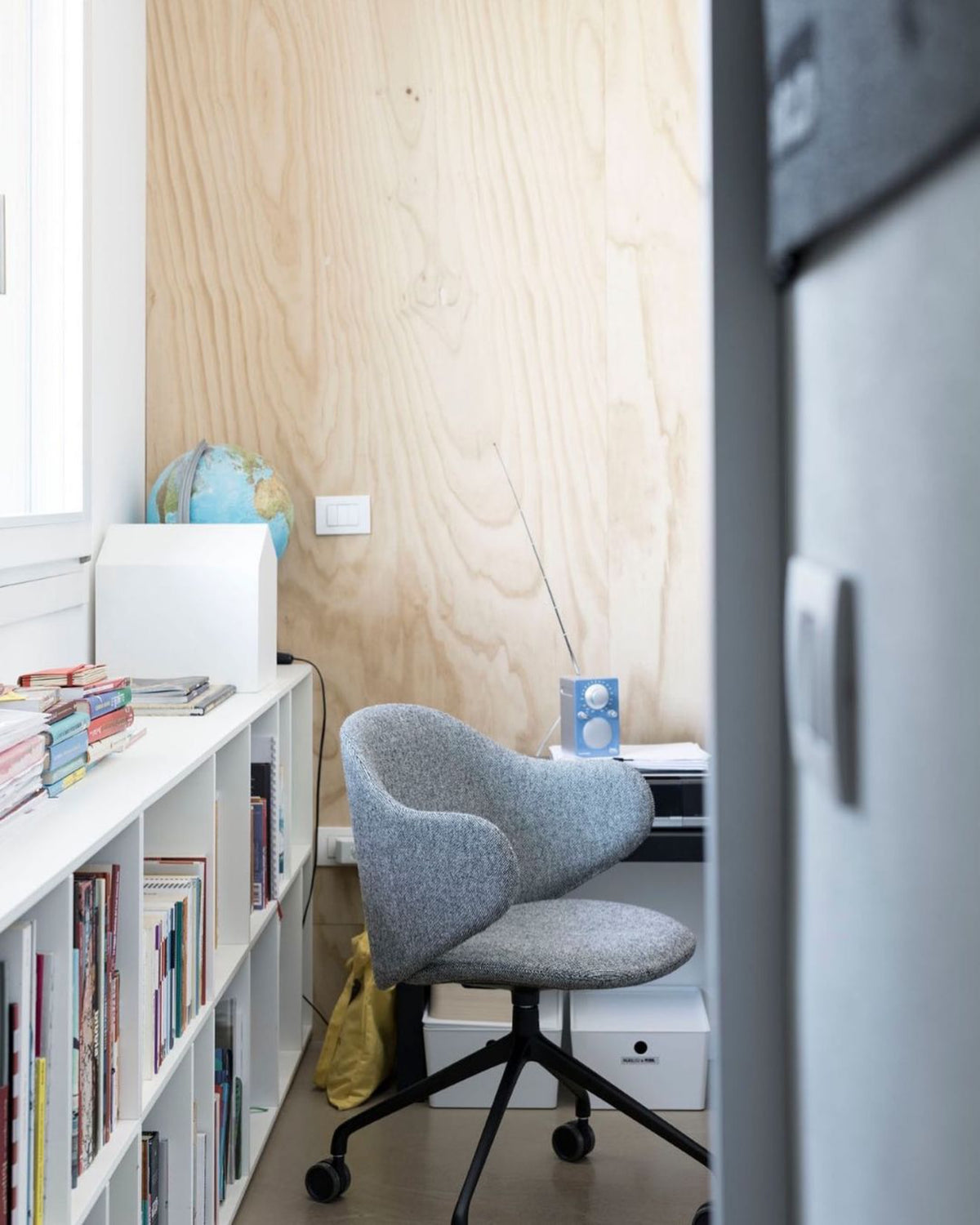 Dua : chaise, fauteuil et tabouret