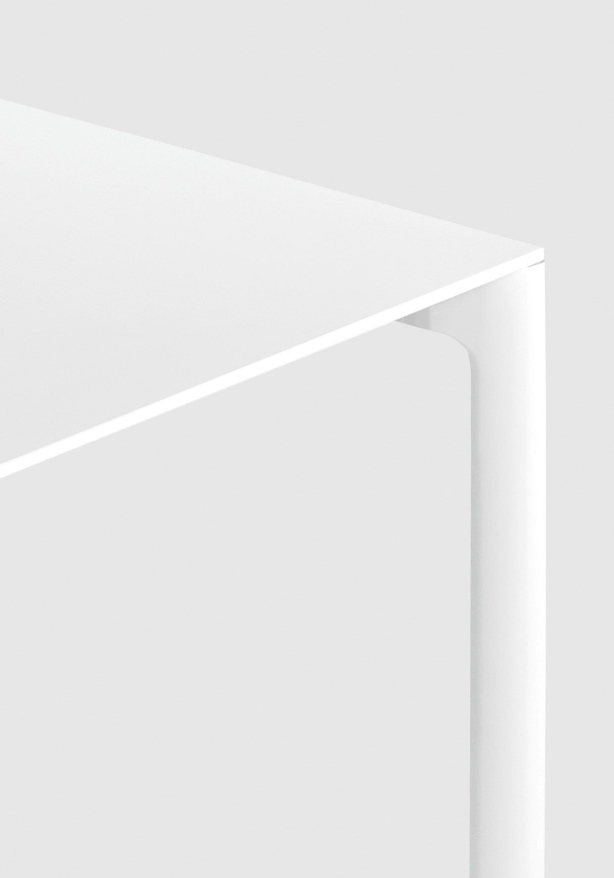 Maki Dining Table