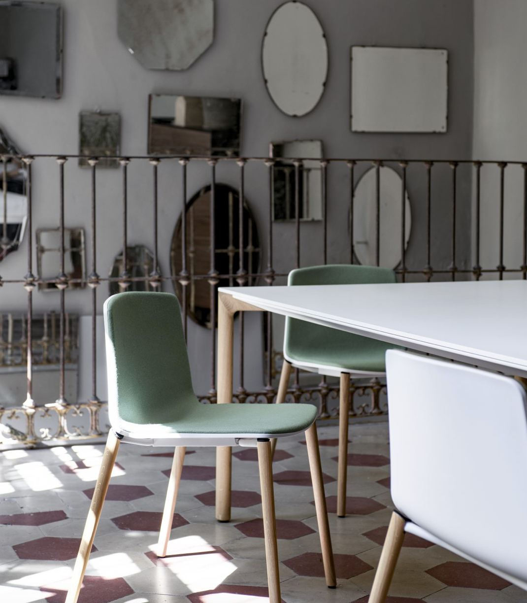 Chaise et tabouret Rama
