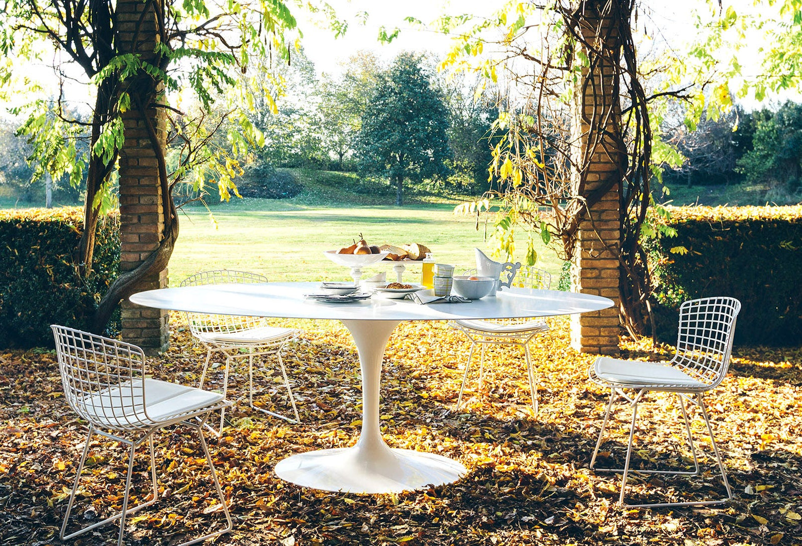 Knoll Saarinen - Oval Dining Table, Outdoor