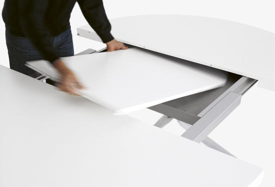 Oops Round Extensible Dining Table by Kristalia — extension mechanism detail