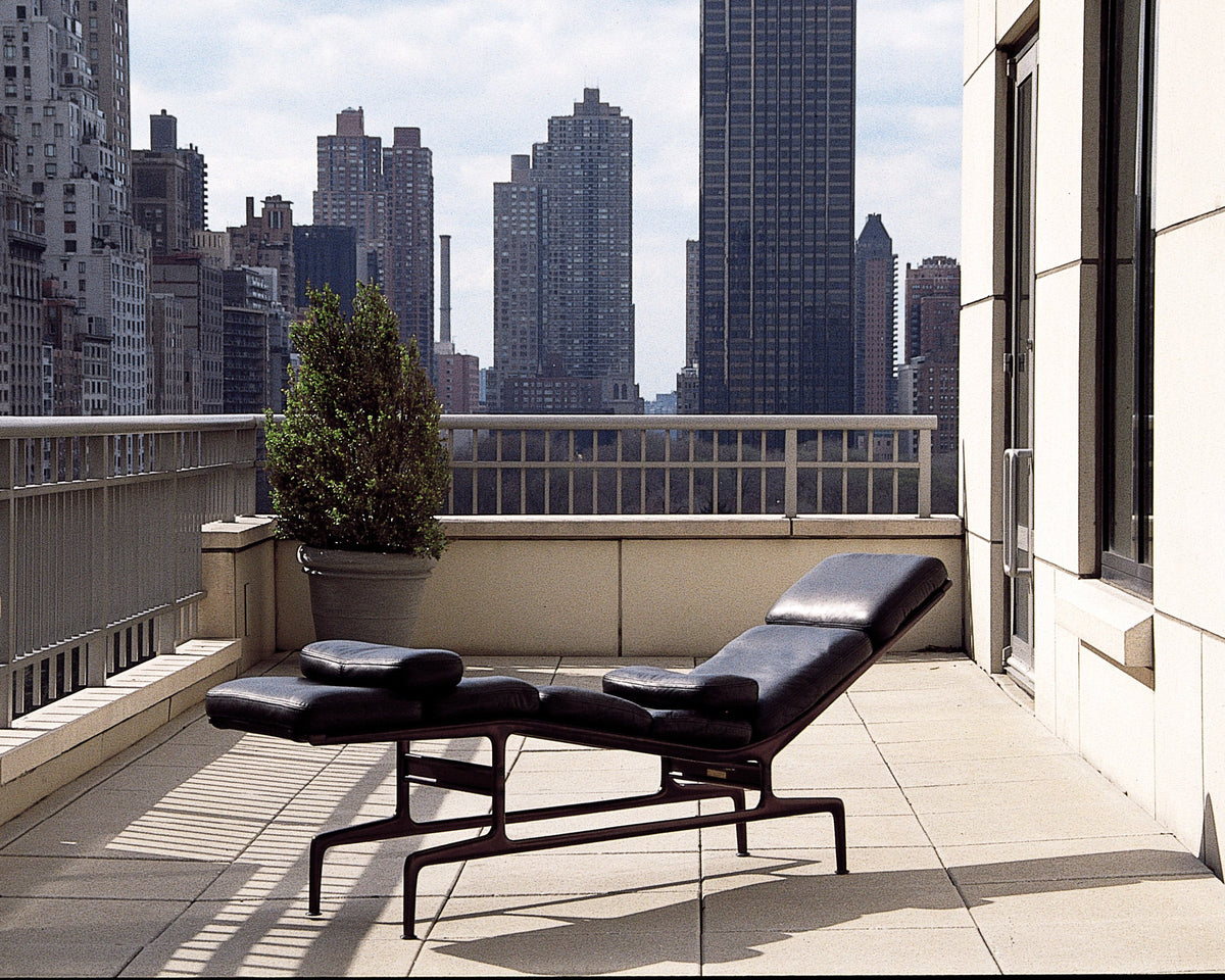 Herman Miller Eames® Chaise