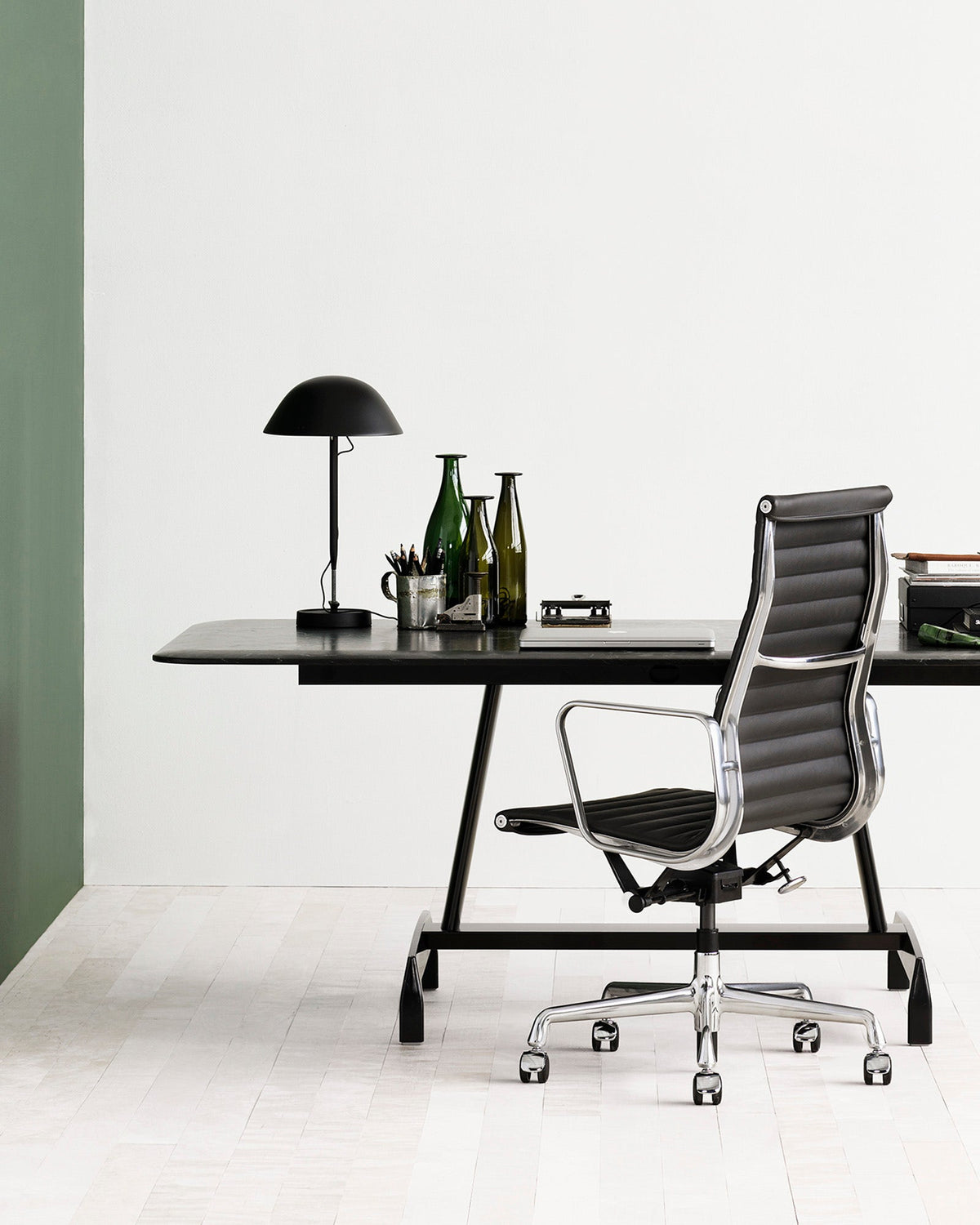 Herman Miller Eames® Aluminum Group Executive Chair