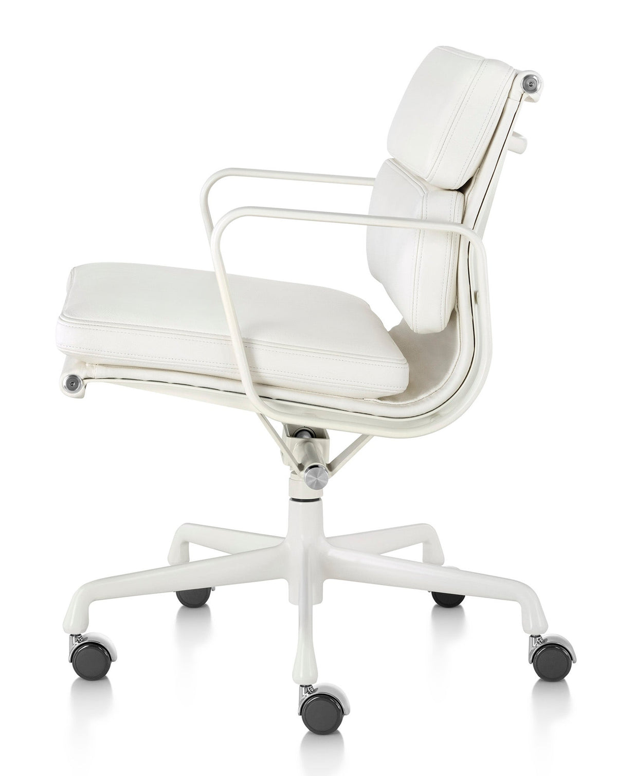 Herman Miller Eames® Soft Pad Management Chair