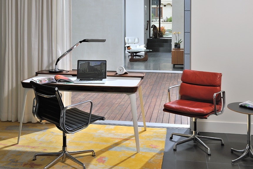 Herman Miller Eames® Aluminum Group Management Chair