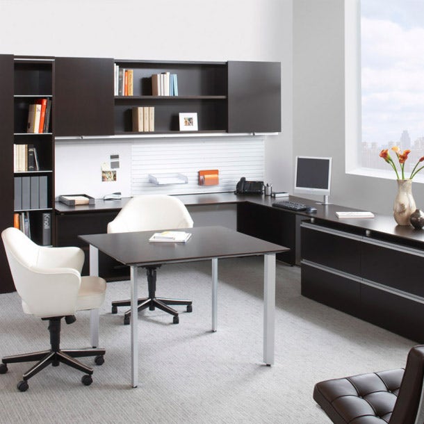 Knoll Saarinen - Executive Arm Chair with 5-Star Base