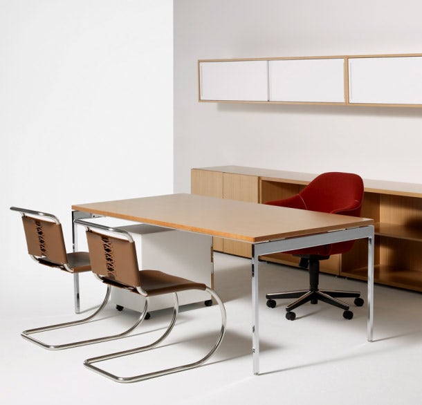 Knoll Saarinen - Executive Arm Chair with 5-Star Base