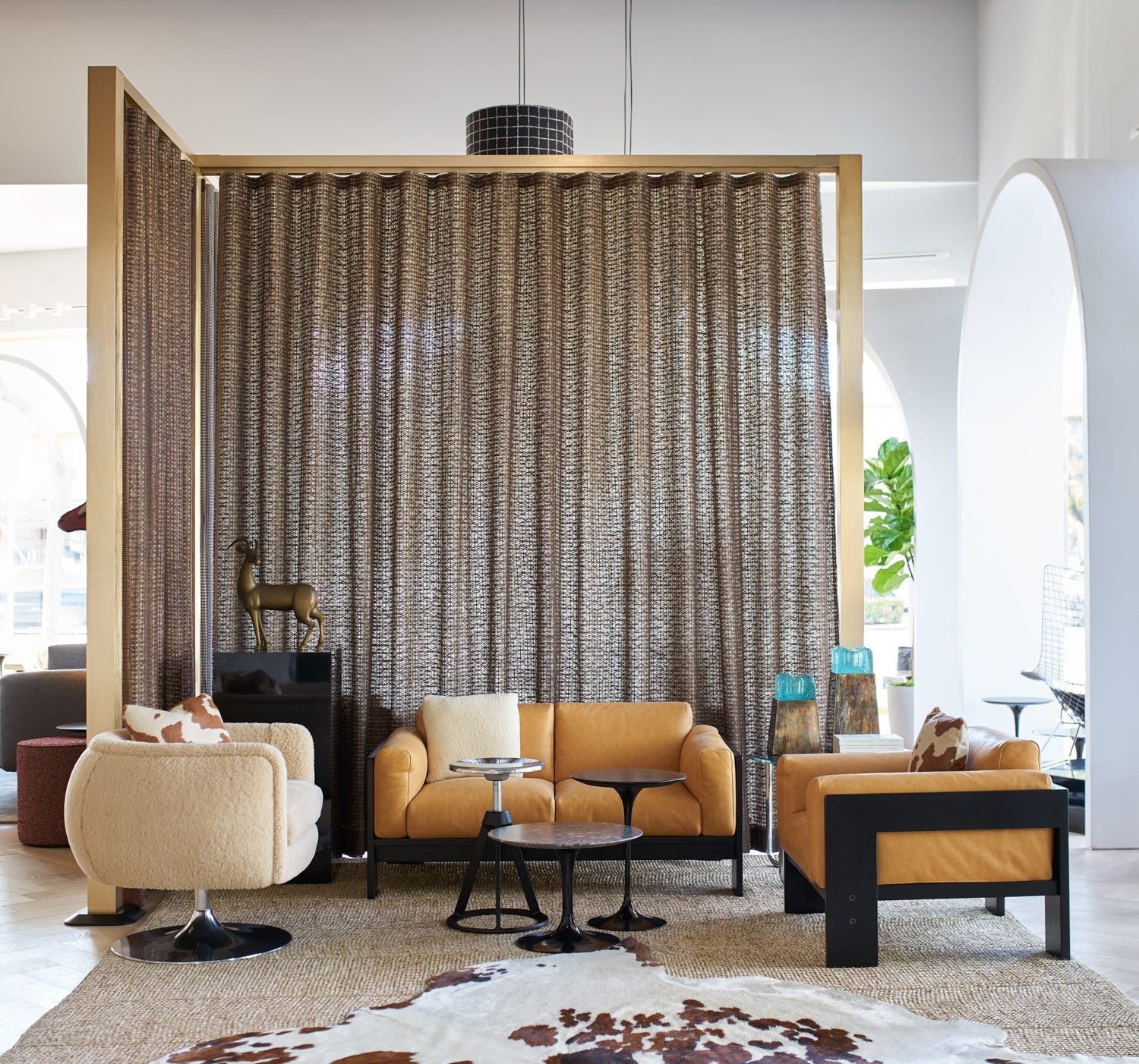 Knoll Bastiano Petite Settee