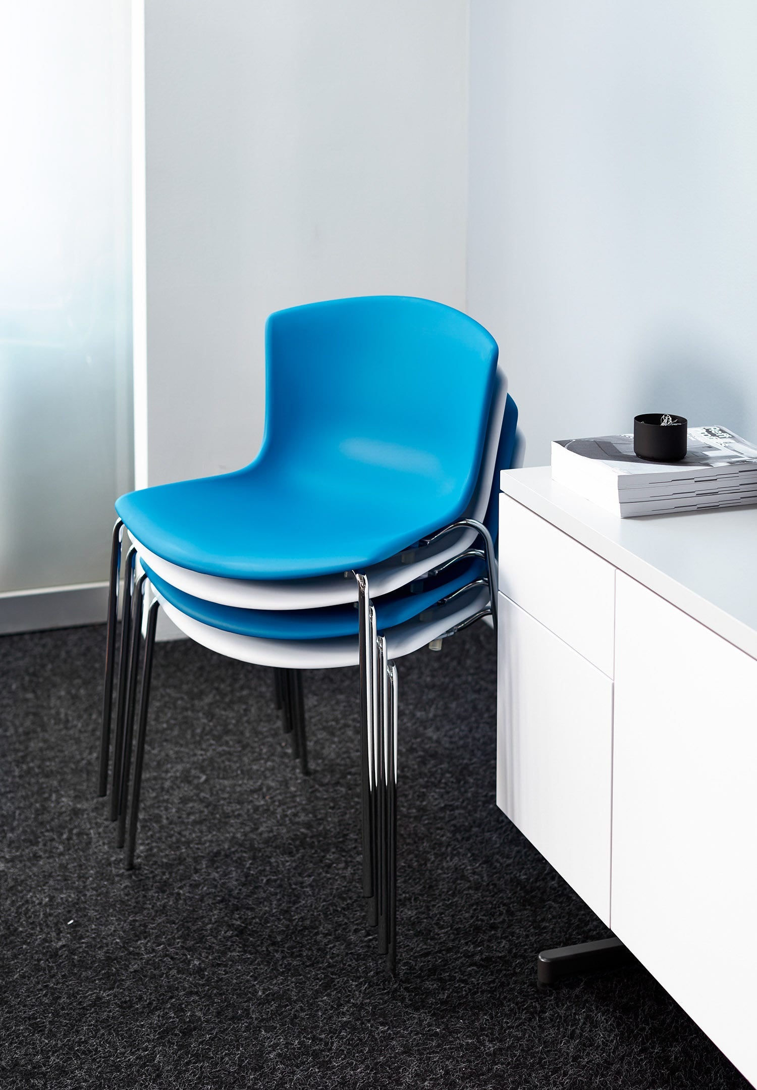 Knoll Harry Bertoia Molded Shell Side Chair, Stacking Base