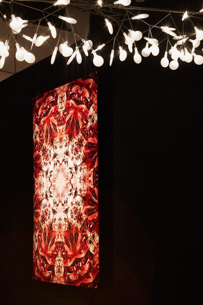 Moooi Single Shape Crystal Fire Carpet