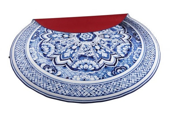 Moooi Single Shape Delft Blue Plate Carpet