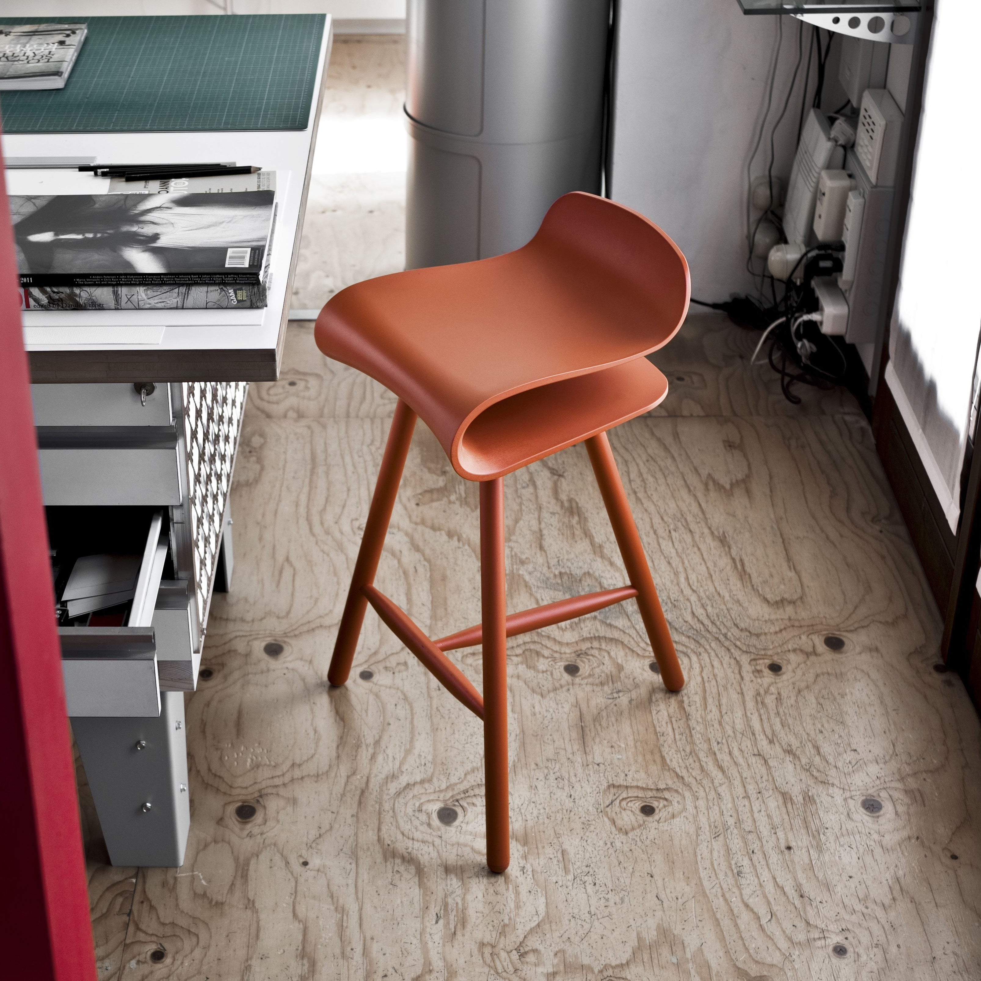 BCN Stool (Wooden Base)