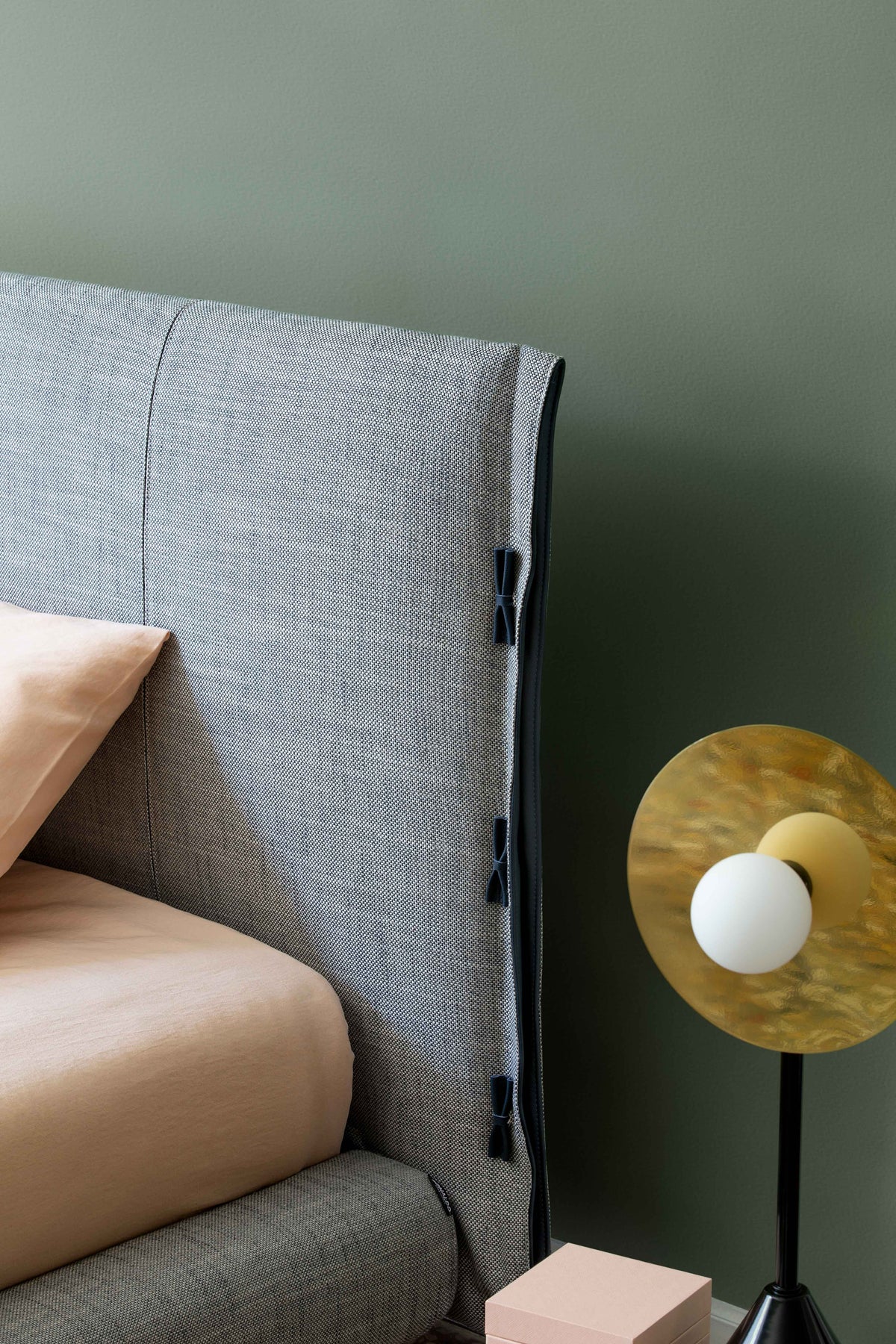 Cuff Bed