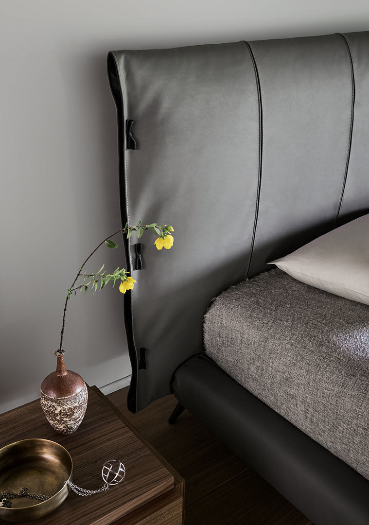 Cuff Bed