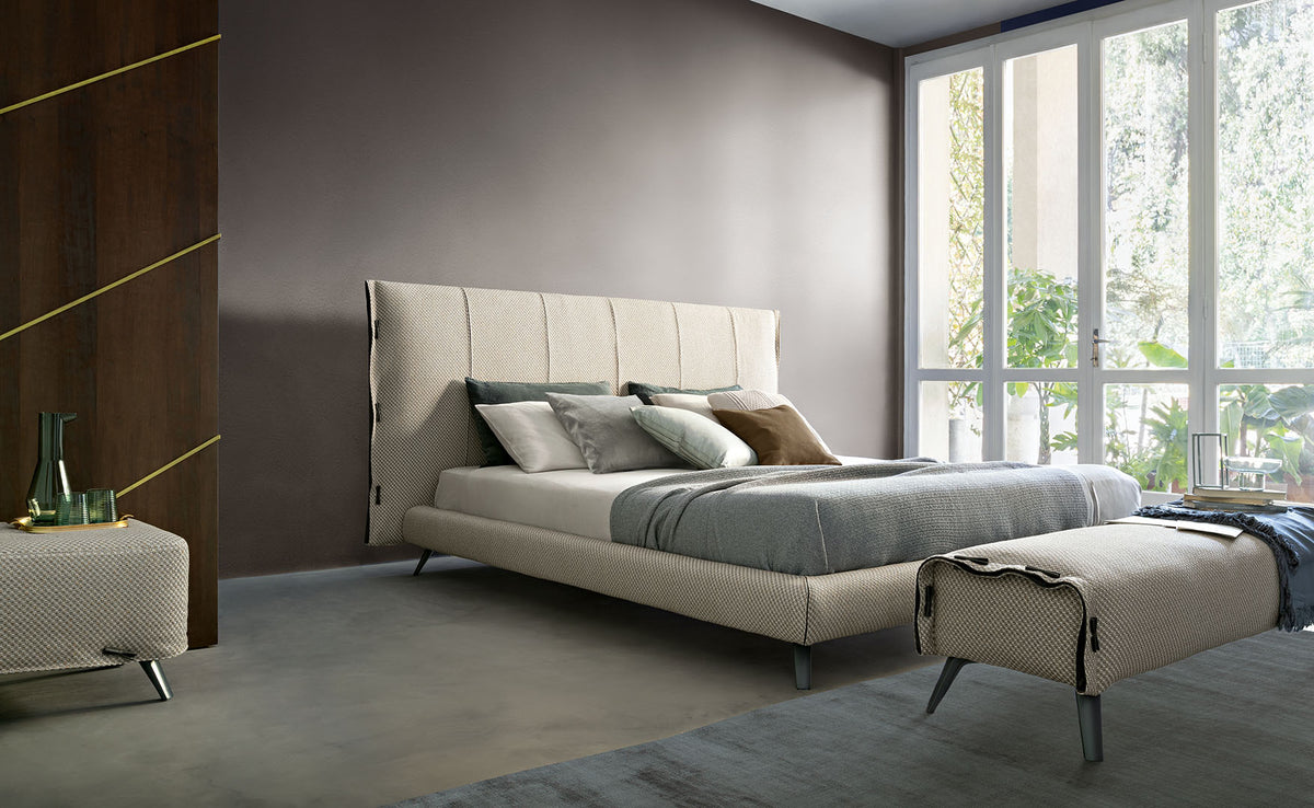 Cuff Bed