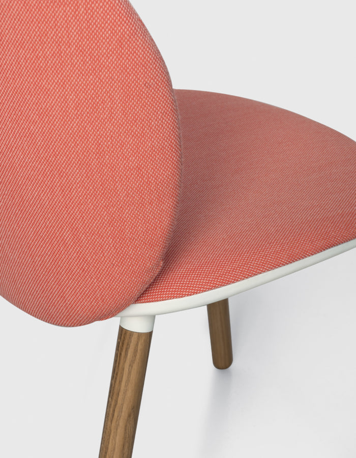 Dua : chaise, fauteuil et tabouret