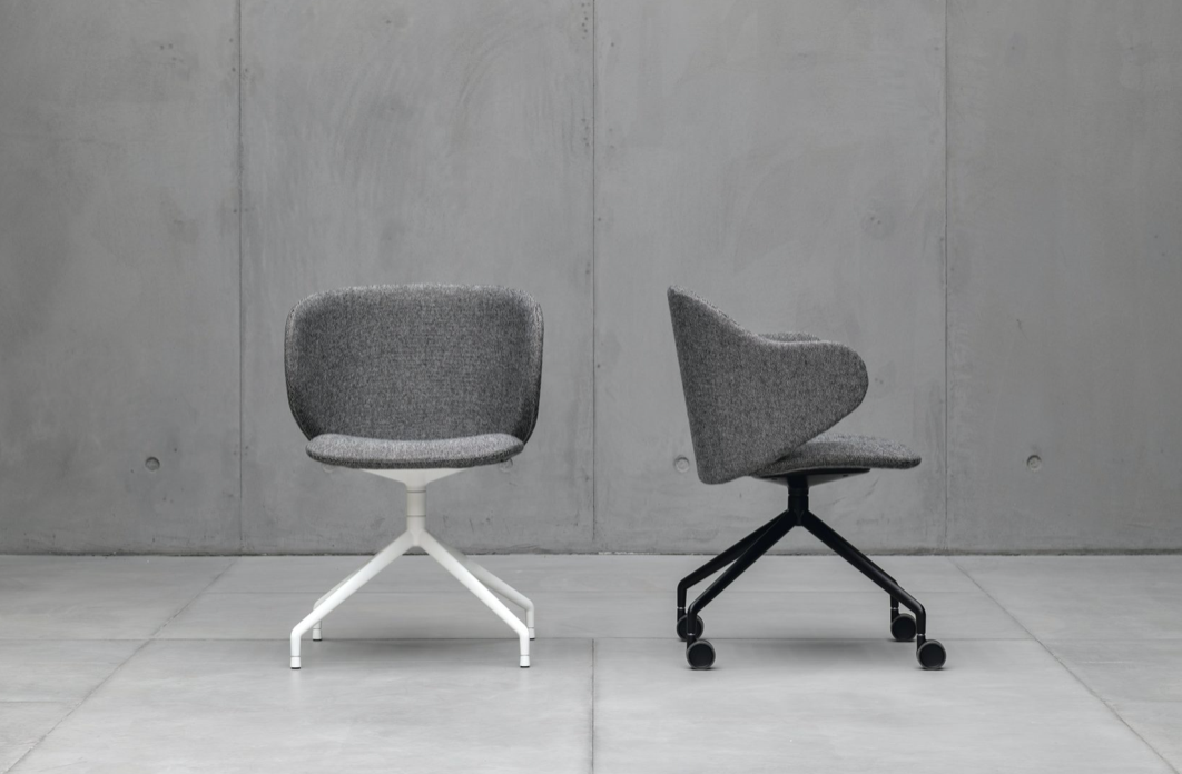 Dua : chaise, fauteuil et tabouret