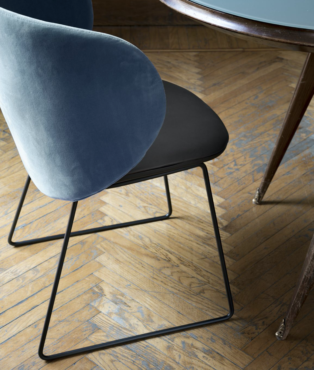 Dua : chaise, fauteuil et tabouret