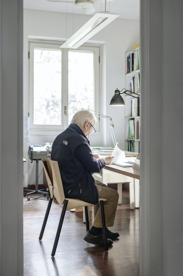 Chaise modèle 1085