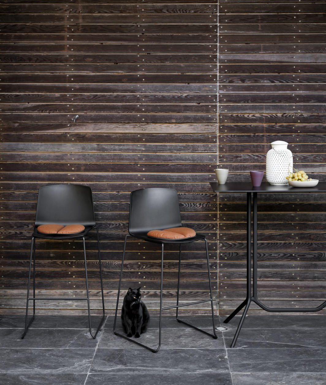 Chaise et tabouret Rama