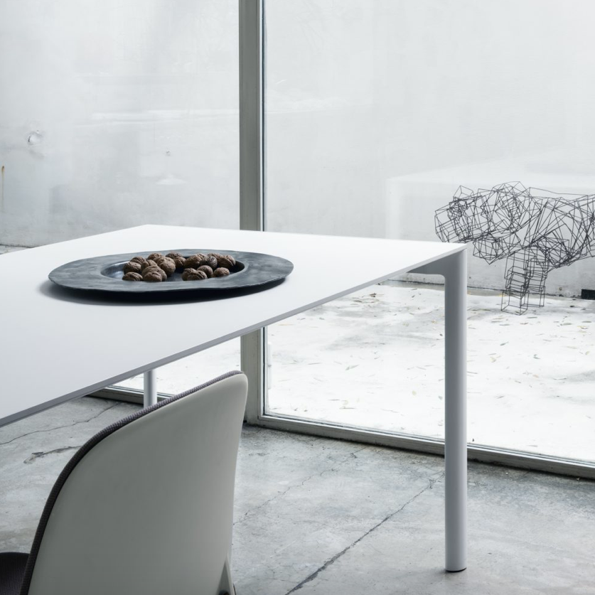 Maki Dining Table