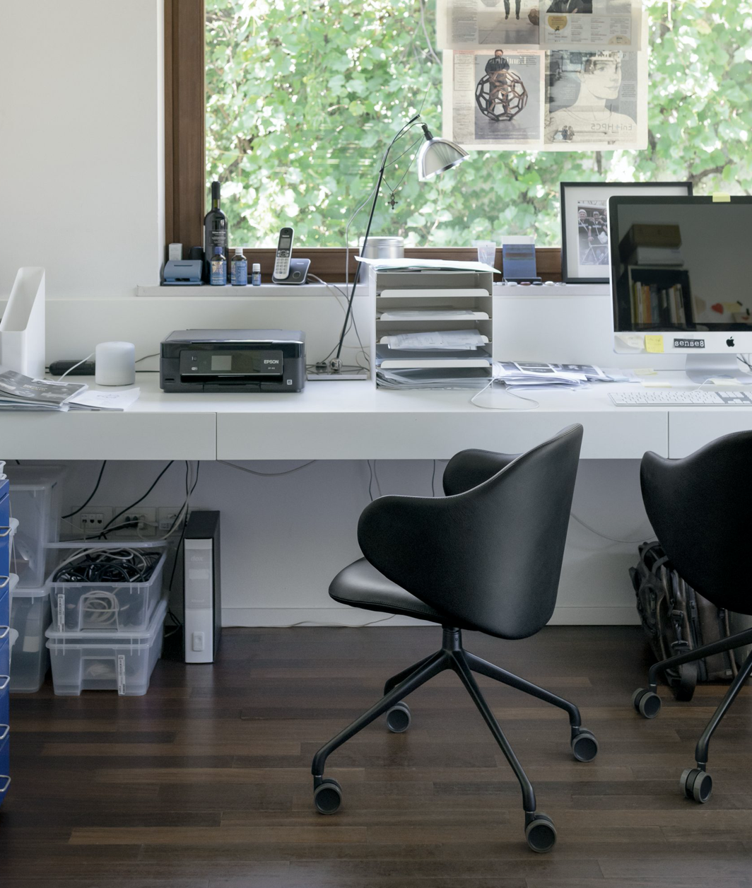 Dua : chaise, fauteuil et tabouret