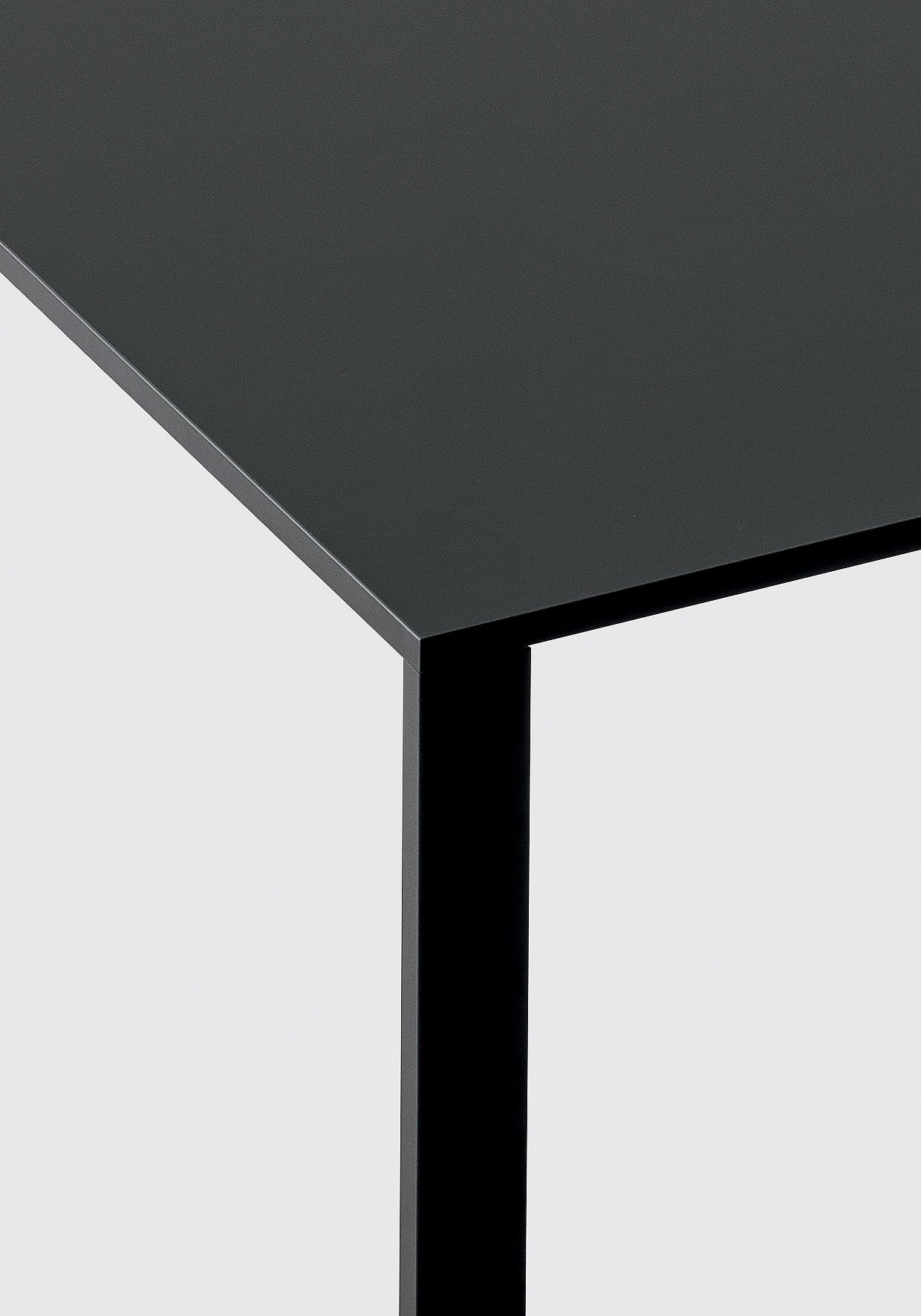 be—Easy Dining Table